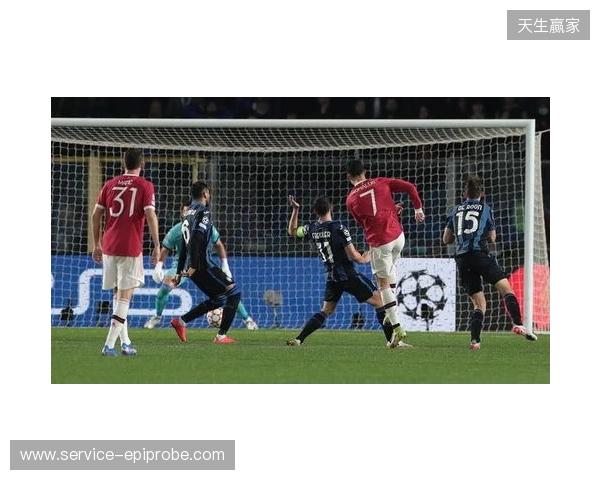 记者:因下赛季很大概率有欧冠踢,曼联想B费再至少留队1年