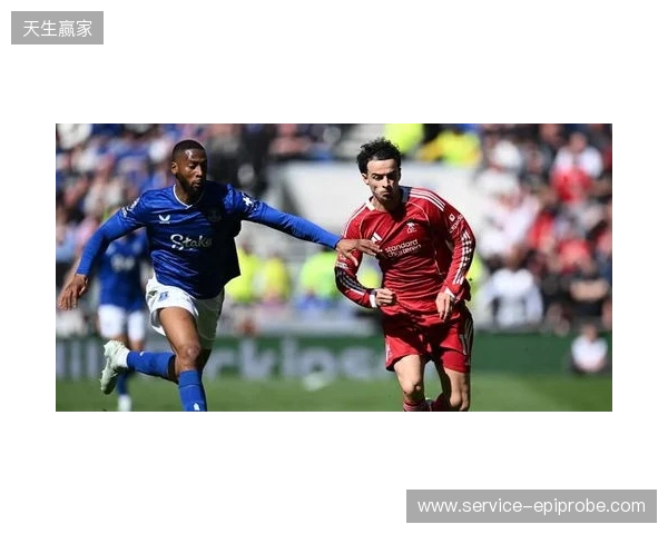 记者：琼斯正考虑结束16年红军生涯，维拉热刺国米有意